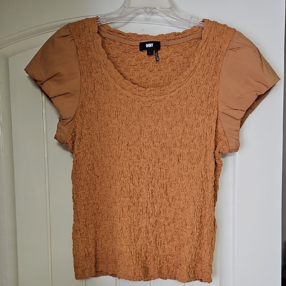 LIKE NEW WOMENS TOP